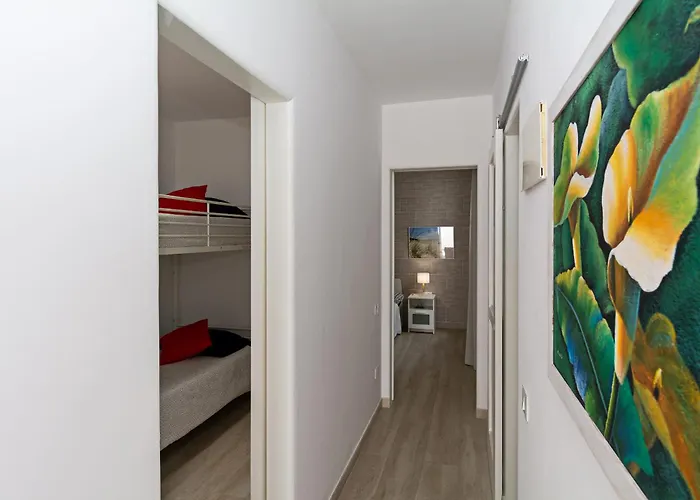 2br Terrace - 10 Min Walk To The Holiday home *