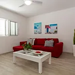 2br Terrace - 10 Min Walk To The Holiday home
