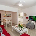 2br Terrace - 10 Min Walk To The *