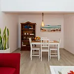 بيت للعطل 2br Terrace - 10 Min Walk To The *