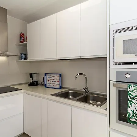 2br Terrace - 10 Min Walk To The *