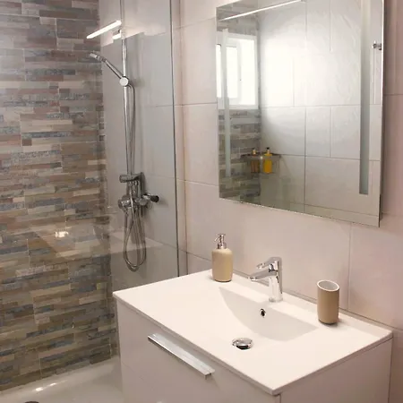 Feriehus 2br Terrace - 10 Min Walk To The *