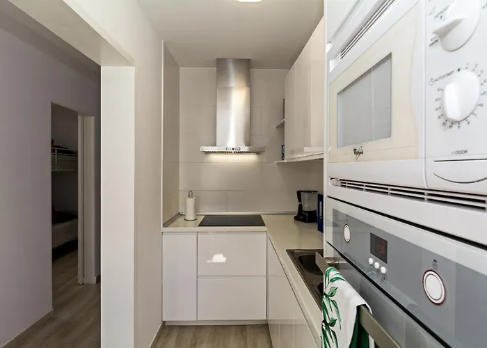 2br Terrace - 10 Min Walk To The