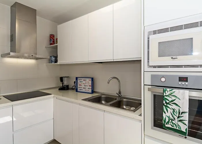 2br Terrace - 10 Min Walk To The *