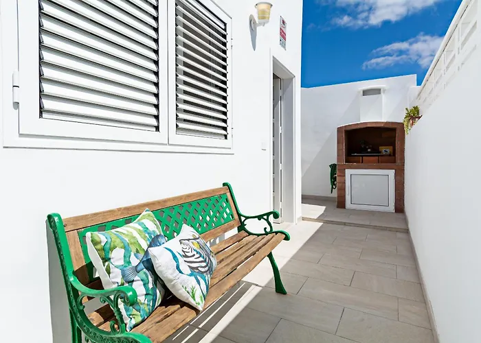 2br Terrace - 10 Min Walk To The